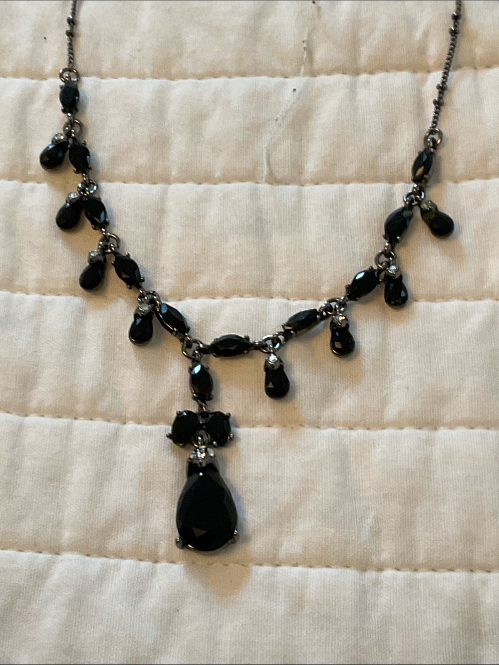 Gothic Style Black Teardrop Necklace - Women Jewelry - Picture 2 of 4
